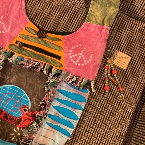 Crossbody Hobo Bag, comfort with lots of room! Free keychain - Picture 4 of 4